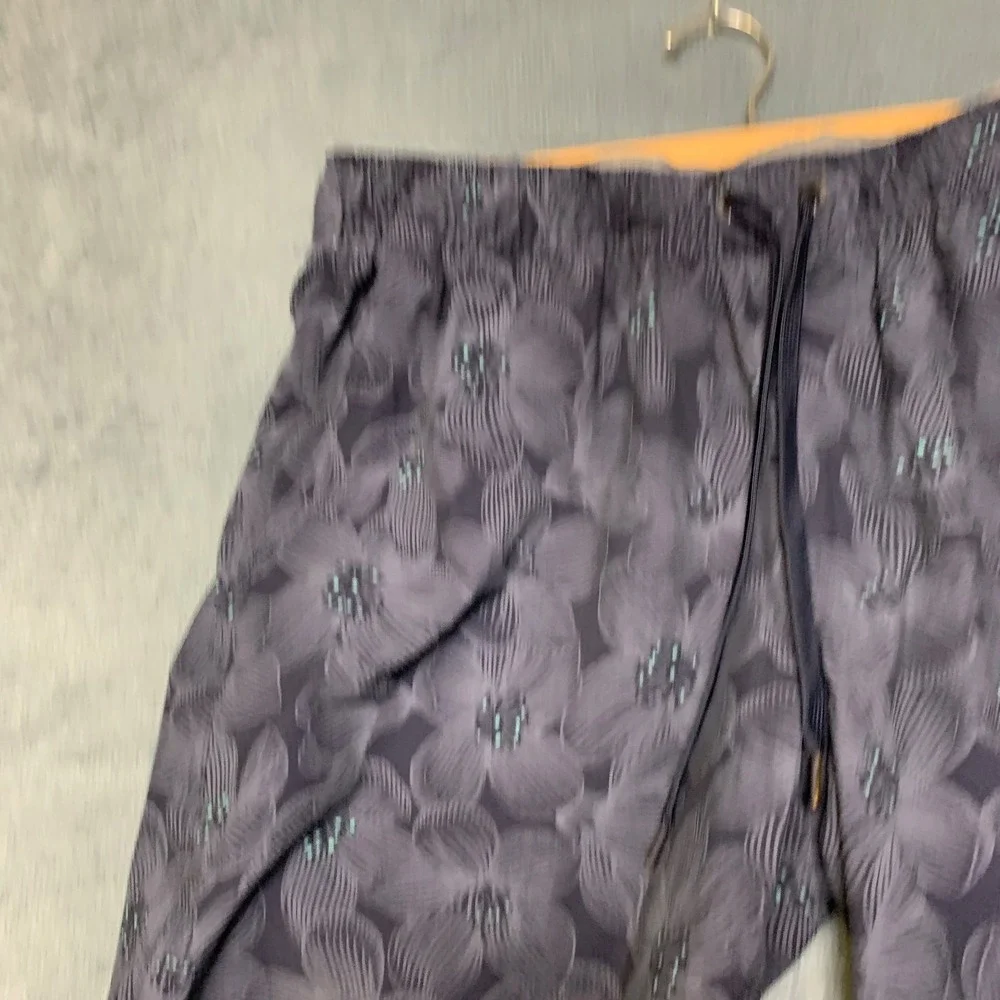 Hurley Board Shorts Men XL Gray Floral Comfort Stretch Drawstring Waist Swimwear